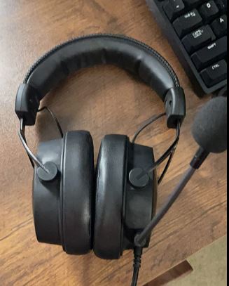 the real test image of Hyperx headphones
